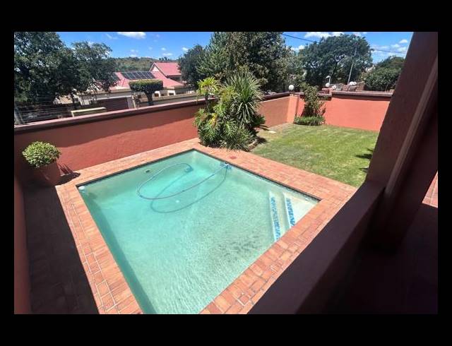 3 BEDROOM FREEHOLD FOR SALE IN LINMEYER